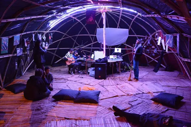 Apanoesh - VJ set com projeção ao fundo